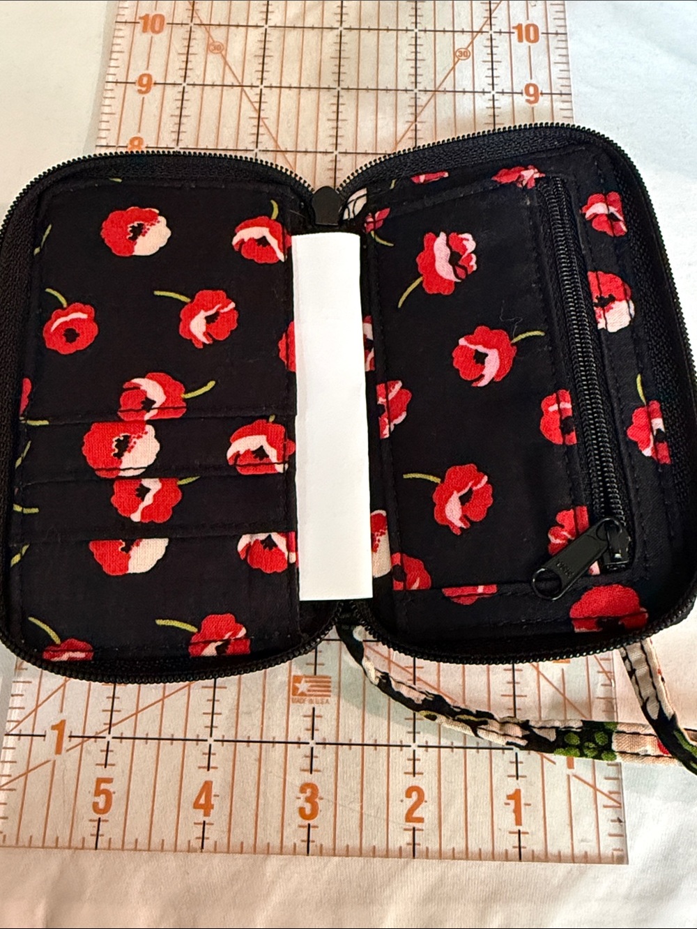 Vera Bradley Floral Quilted ID Zip Cardholder Wristlet - Picture 4 of 4